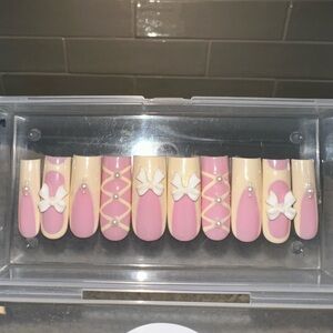 Elegant Pink and Cream Press-On Nails